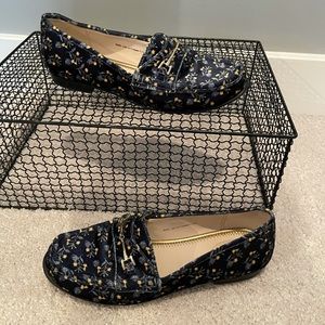 EEUC Cabi navy floral loafers size 9 🥿